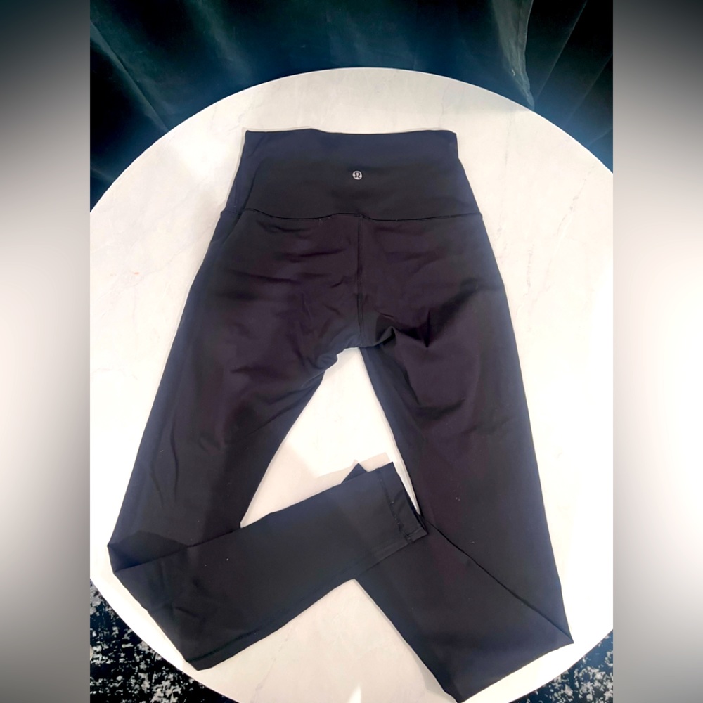 Lululemon Size 8 Wunder Under 28 inch Highest- rise Full on Luxtreme in Black